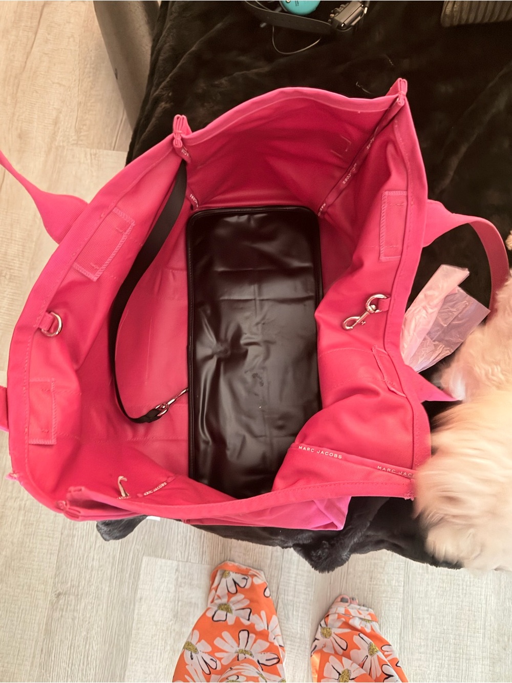 MARC JACOB Canvas Tote in Hot Pink with Logo - Picture 4 of 12